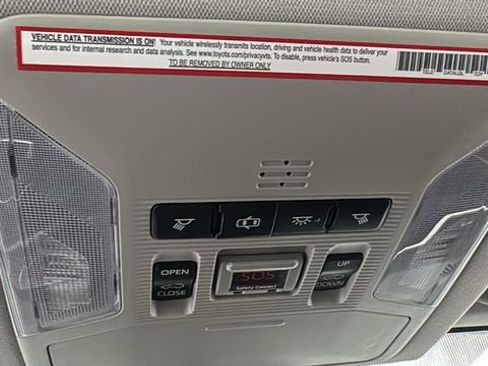 Used 2019 Toyota RAV4 XLE Premium image 30