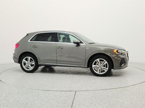 Used 2020 Audi Q3 2.0T Premium w/ Convenience Package AWD/4WD image 4