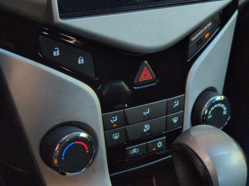 Used 2014 Chevrolet Cruze LT image 20