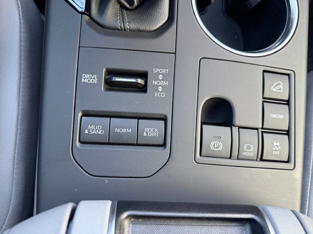 Used 2023 Toyota Highlander XLE AWD/4WD image 33
