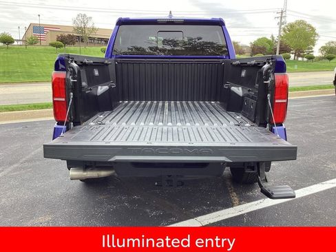 Used 2025 Toyota Tacoma TRD Off-Road w/ TRD Off Road Upgrade Package AWD/4WD image 11