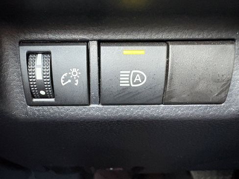 Used 2024 Toyota RAV4 XLE FWD image 22