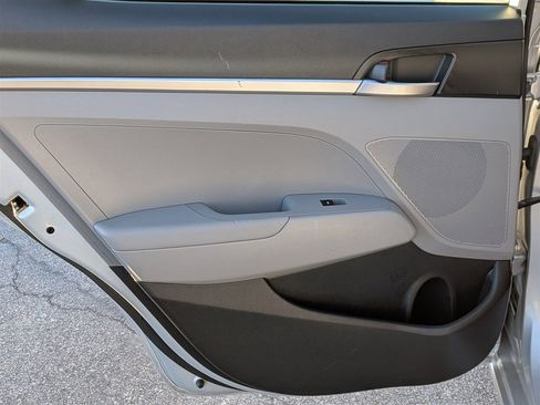 Used 2020 Hyundai Elantra SE image 23
