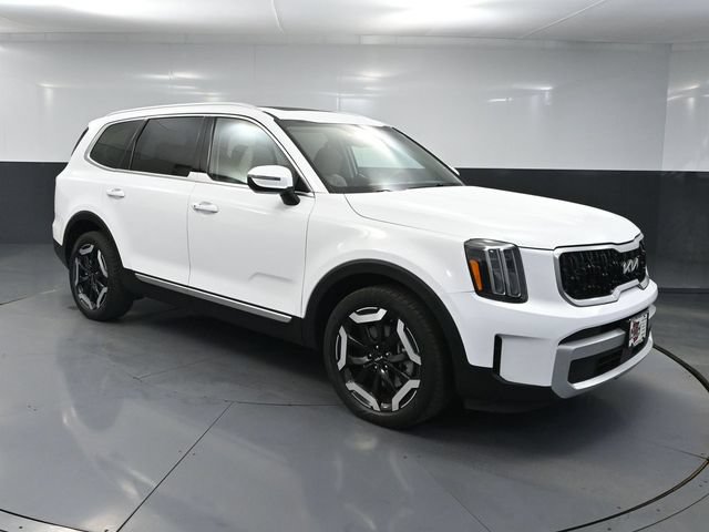 Used 2024 Kia Telluride EX w/ EX Captain's Chair Package AWD/4WD image 1
