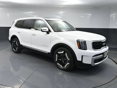 Used 2024 Kia Telluride EX w/ EX Captain's Chair Package