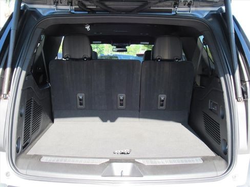 Used 2025 GMC Yukon XL Denali image 30