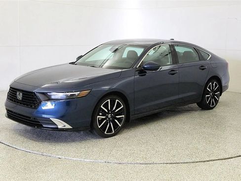 Used 2025 Honda Accord Touring image 3