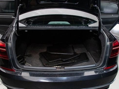 Used 2018 Volkswagen Passat 2.0T R-Line image 19