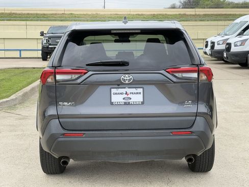 Used 2022 Toyota RAV4 LE image 7