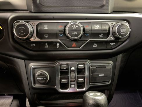 Used 2021 Jeep Wrangler Unlimited Sport image 17
