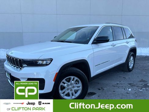 Certified 2023 Jeep Grand Cherokee Laredo w/ Luxury Tech Group I image 4