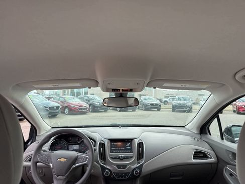 Used 2017 Chevrolet Cruze LT w/ Convenience Package image 19