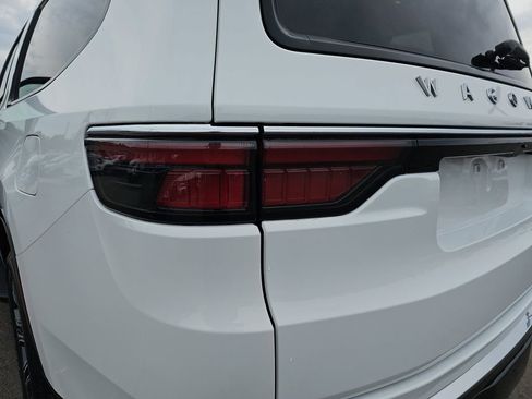 Used 2024 Jeep Wagoneer L Series II image 38