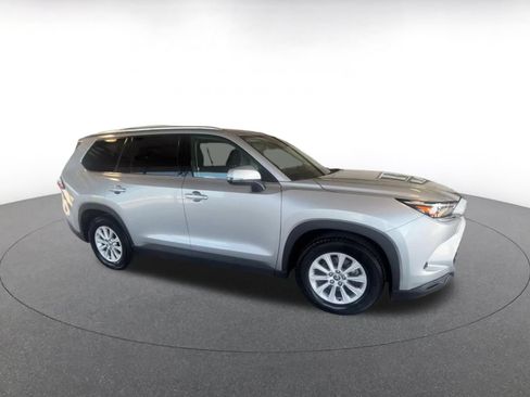 Used 2025 Toyota Grand Highlander FWD image 2