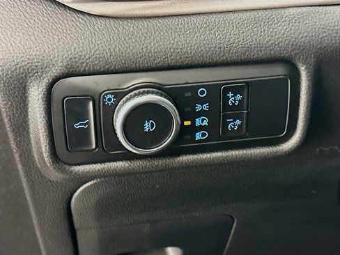 Used 2023 Ford Explorer Limited image 17