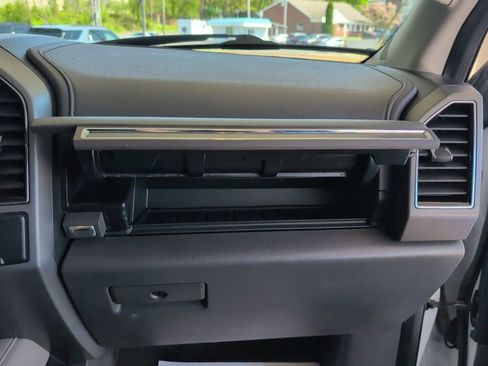 Used 2019 Ford Expedition XLT w/ Equipment Group 202A AWD/4WD image 33