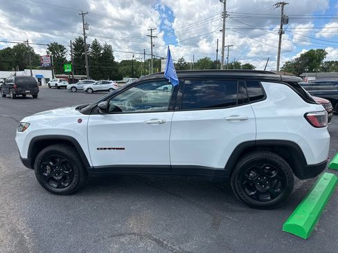 Used 2024 Jeep Compass Trailhawk AWD/4WD image 4
