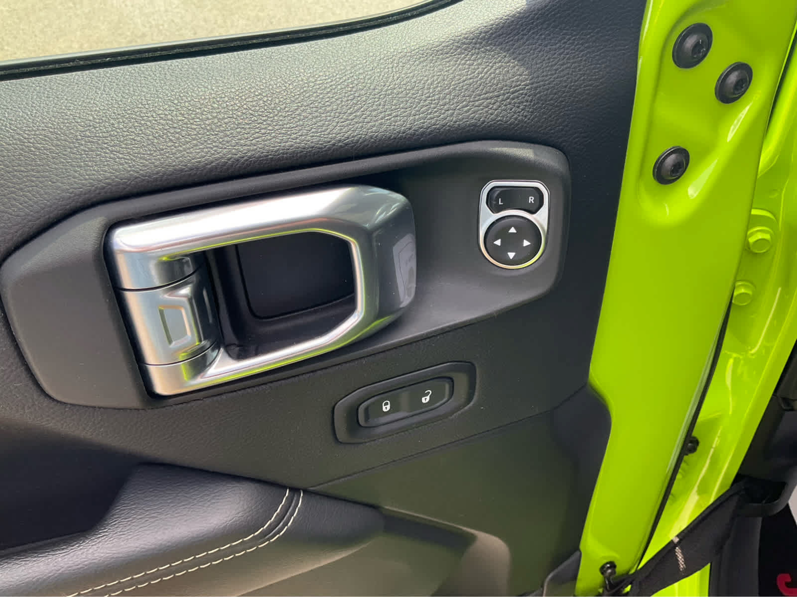 Used 2021 Jeep Wrangler Unlimited Sahara AWD/4WD image 17