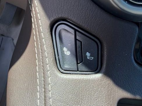 Used 2019 Chevrolet Tahoe LT w/ LT Signature Package AWD/4WD image 16