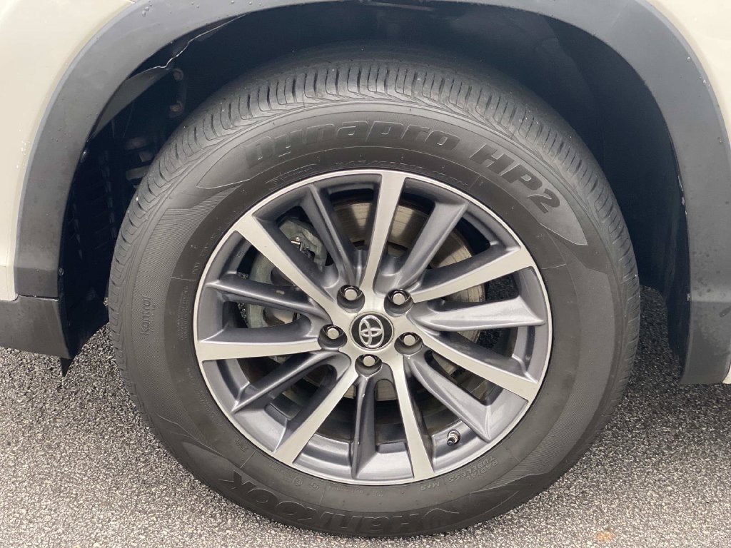 Used 2018 Toyota Highlander XLE FWD image 13