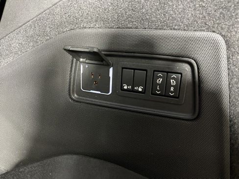 Used 2022 Cadillac Escalade Sport Platinum w/ LPO, ONYX Package AWD/4WD image 50