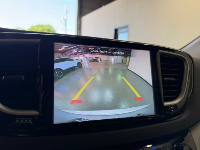 Used 2024 Chrysler Pacifica Touring-L FWD image 16