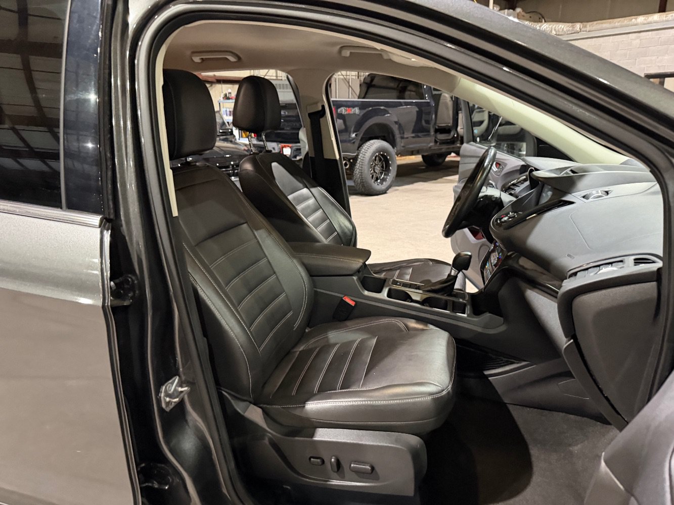 Used 2017 Ford Escape Titanium w/ Equipment Group 301A FWD image 27