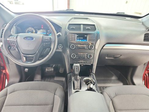 Used 2018 Ford Explorer XLT image 24