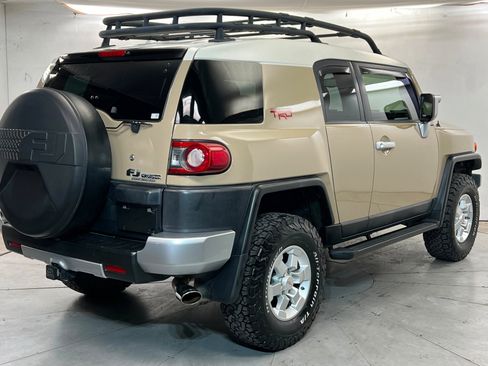 Used 2012 Toyota FJ Cruiser 4WD w/ TRD Sport Pkg image 6