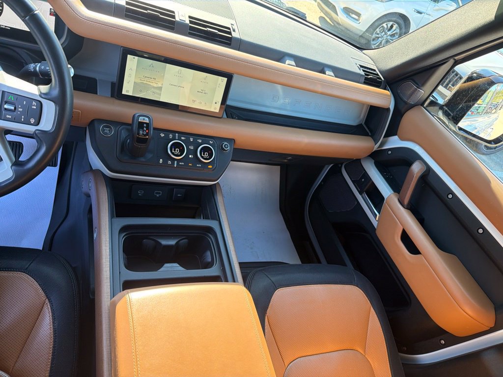 Used 2024 Land Rover Defender 110 X-Dynamic SE AWD/4WD image 18