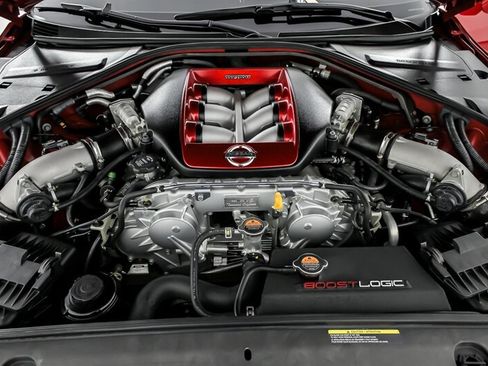Used 2018 Nissan GT-R Premium AWD/4WD image 17