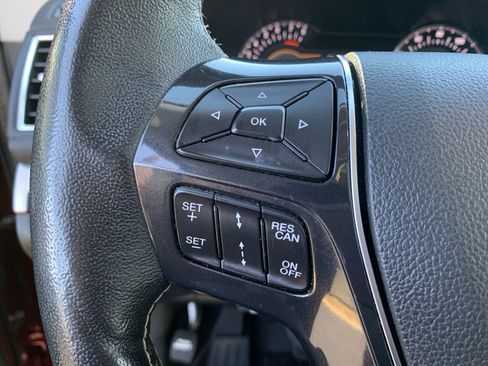 Used 2018 Ford Explorer Platinum image 19