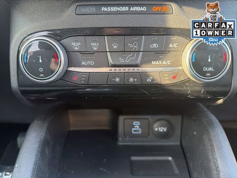 Used 2022 Ford Escape SE w/ SE Sport Appearance Package image 17