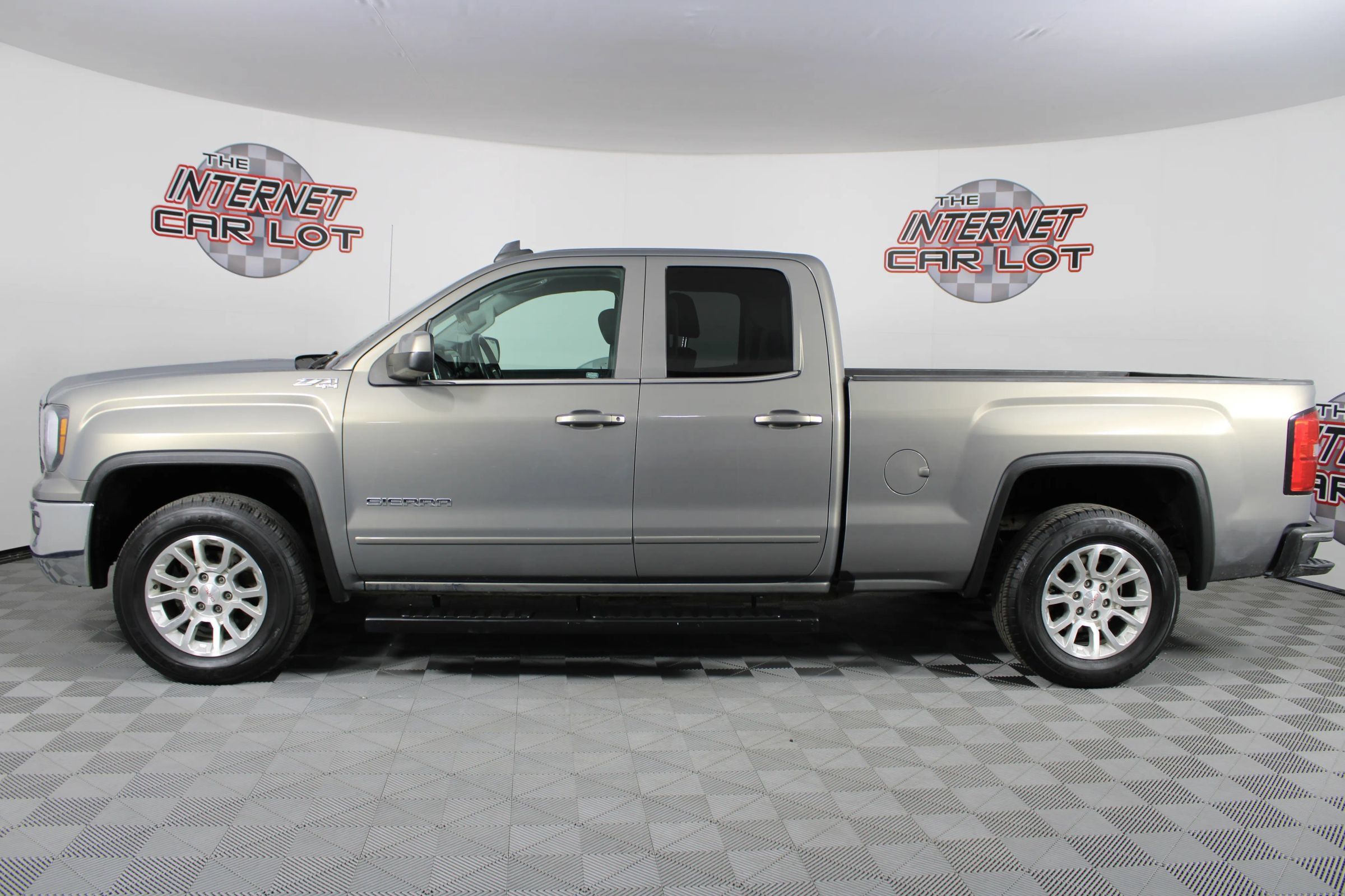 Used 2017 GMC Sierra 1500 SLE w/ SLE Value Package AWD/4WD image 4