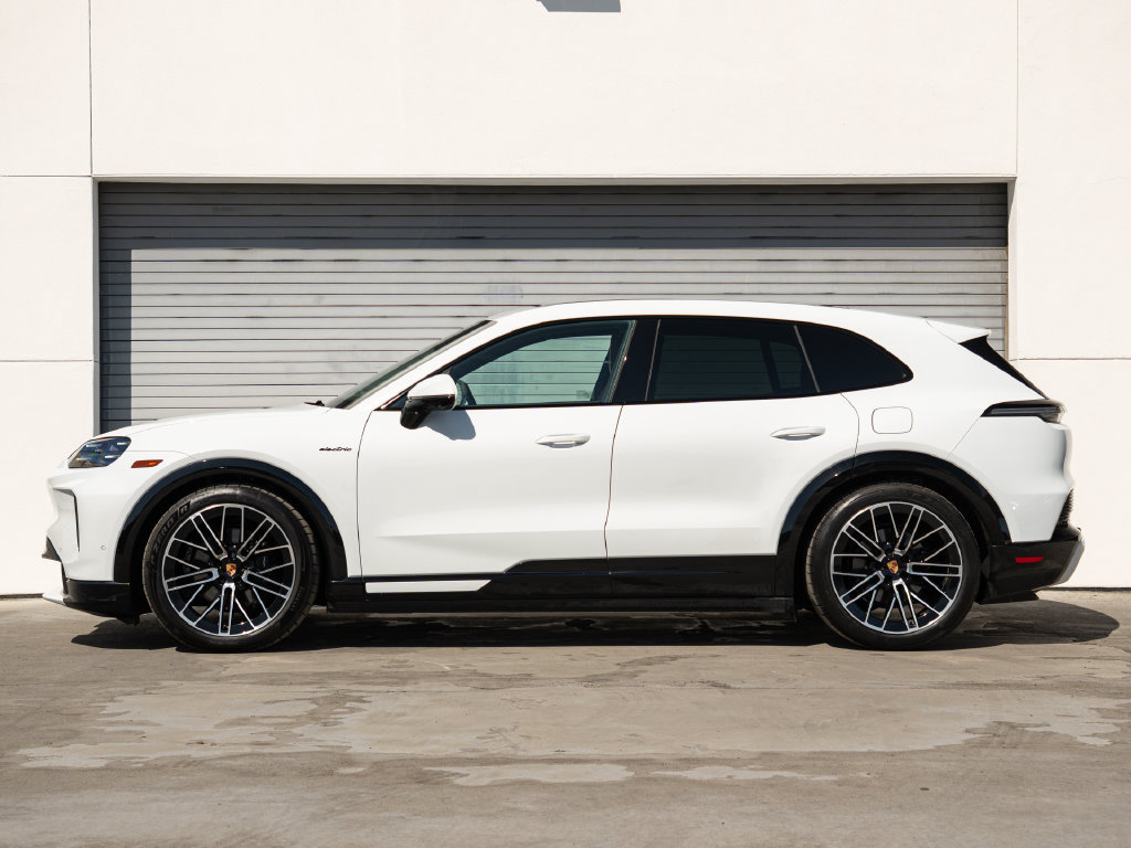Certified 2026 Porsche Cayenne Electric AWD/4WD image 2