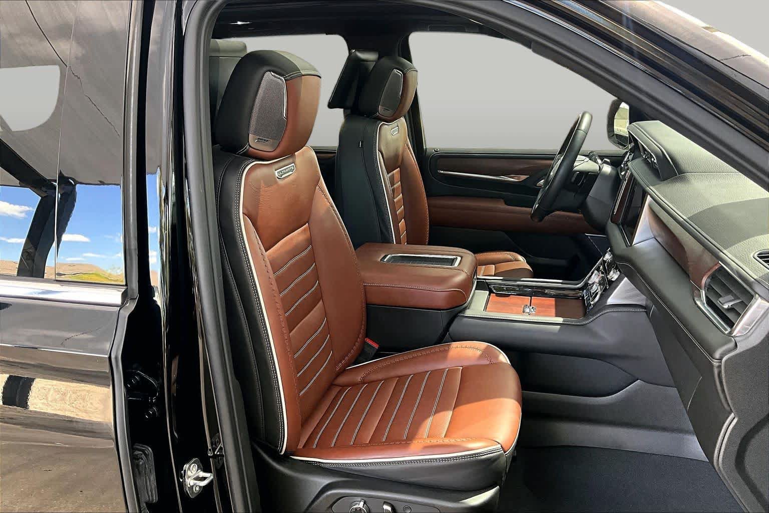 Used 2024 GMC Yukon XL Denali Ultimate AWD/4WD image 9