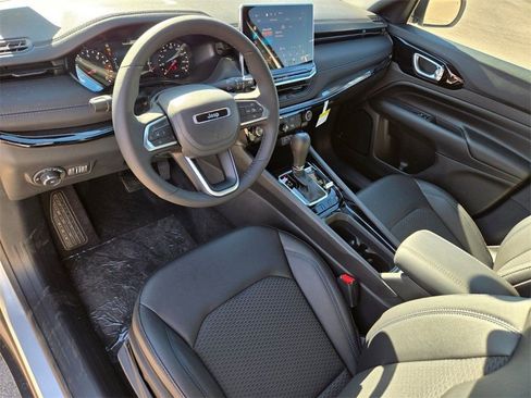 New 2026 Jeep Compass Latitude image 9