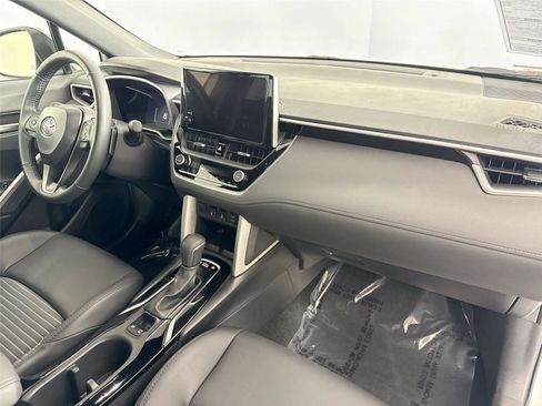 Certified 2025 Toyota Corolla Cross XSE image 42