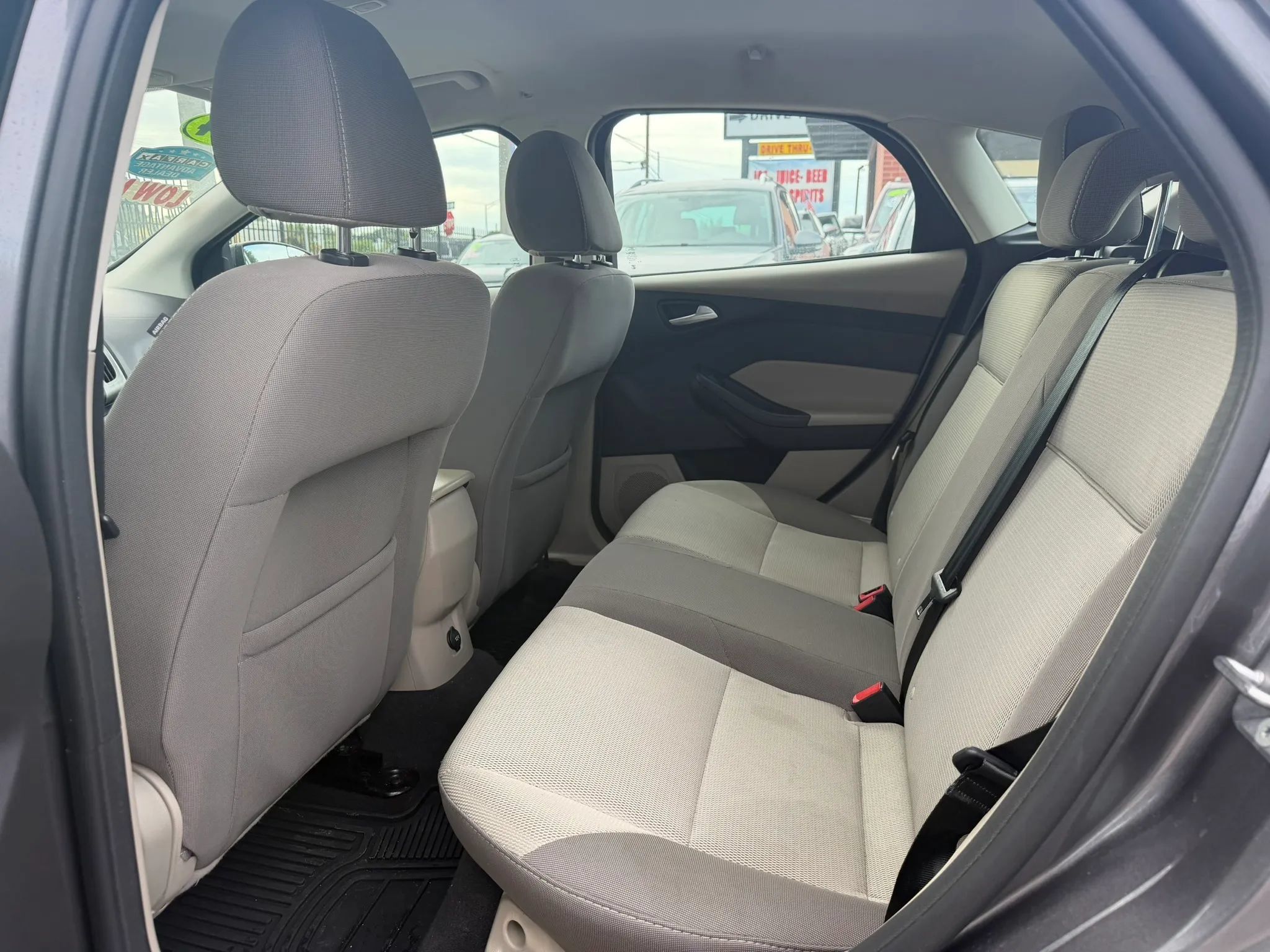 Used 2014 Ford Focus SE w/ SE Winter Package FWD image 14
