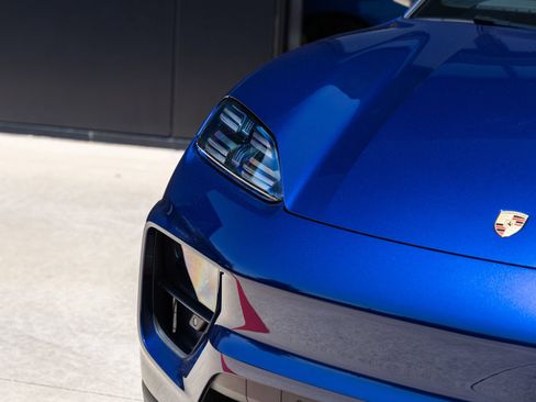 New 2025 Porsche Macan Electric RWD image 16