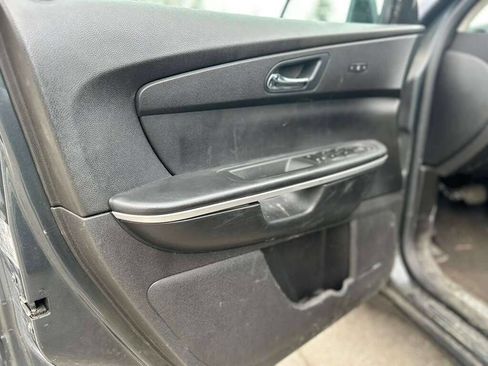 Used 2011 GMC Acadia SLT w/ Technology Package image 10