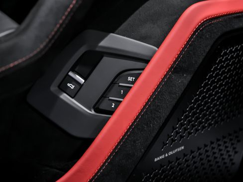 Used 2023 Lamborghini Urus Performante image 18