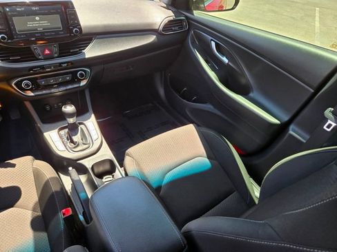 Used 2020 Hyundai Elantra GT FWD image 17
