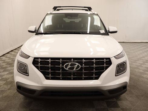 Used 2026 Hyundai Venue SEL FWD image 4