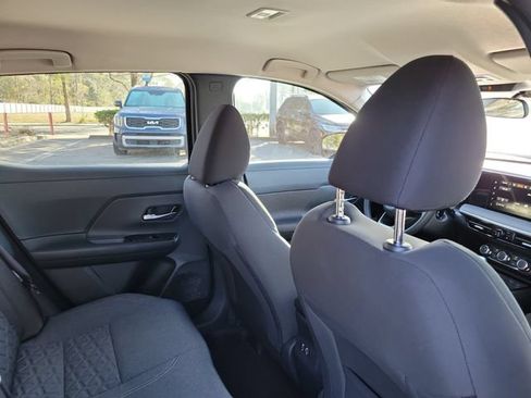 Used 2025 Nissan Kicks SV w/ Charging Package FWD image 30