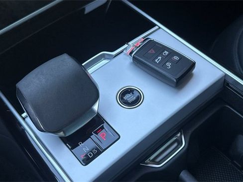 Used 2024 Land Rover Range Rover SE image 11