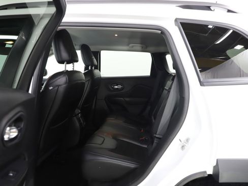 Used 2019 Jeep Cherokee Trailhawk w/ Cold Weather Group image 17