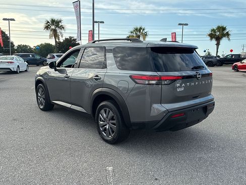 Used 2025 Nissan Pathfinder SV AWD/4WD image 6