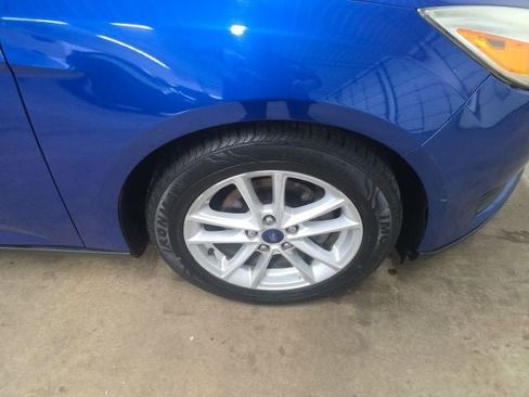 Used 2018 Ford Focus SE FWD image 2