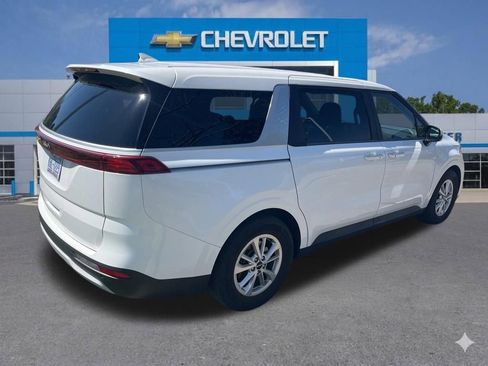 Used 2022 Kia Carnival LX image 5